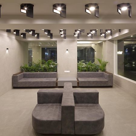 โรงแรมคาร์ฟูร์ อาเมดาบัด ภายนอก รูปภาพ